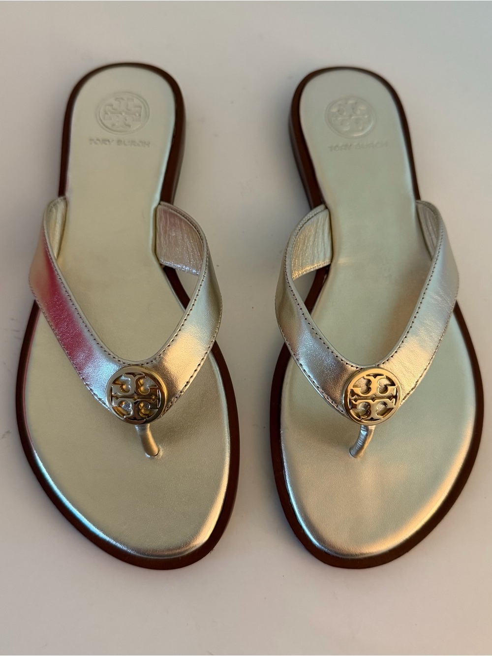 Tory Burch Benton Thong in Spark Gold Sandals. Sz. 6.
